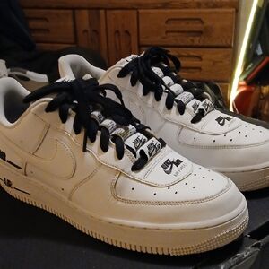 Nike Low-Top Sneakers - White with Black Accents